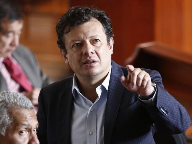 Exesposa de Hollman Morris asegura que denuncia en contra del candidato sigue en Fiscalía