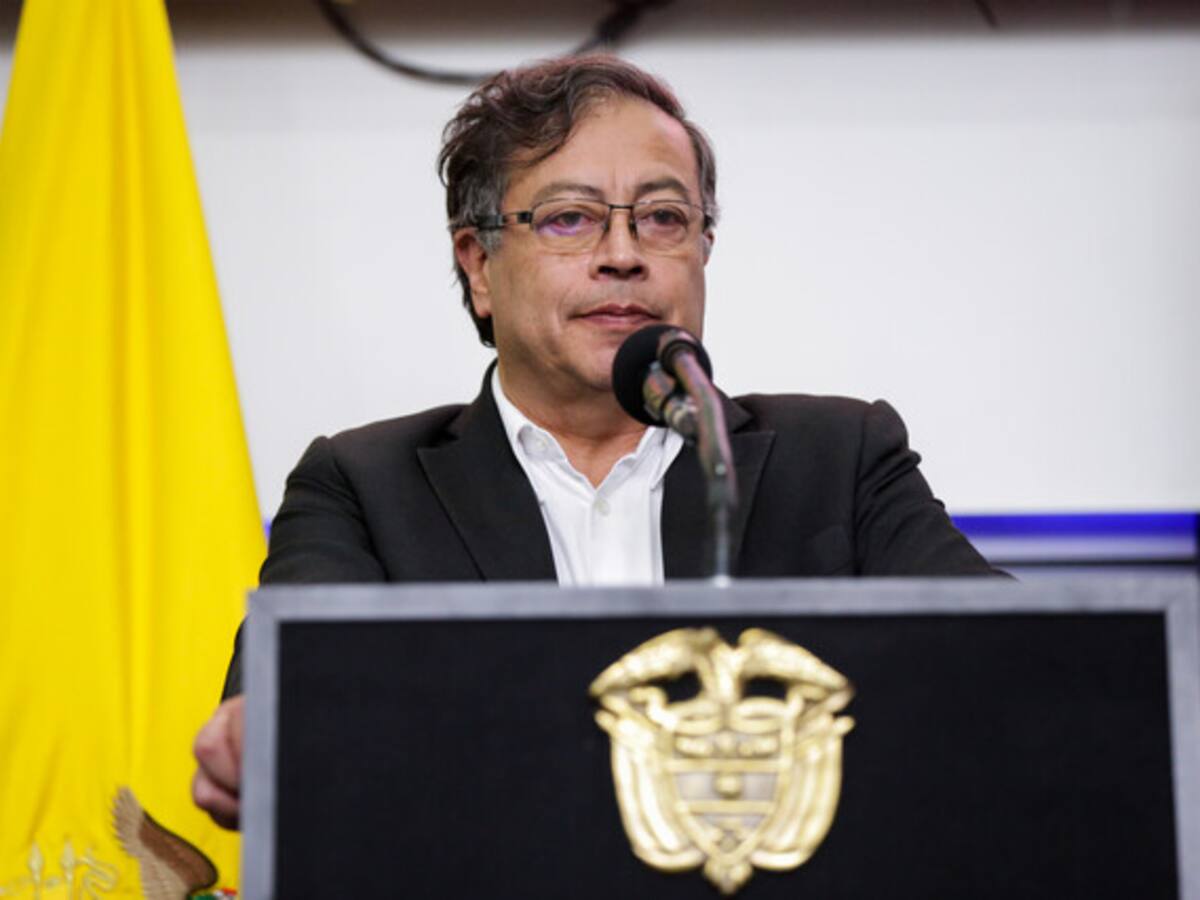Autoridades investigan ataque a caravana de seguridad de Gustavo Petro