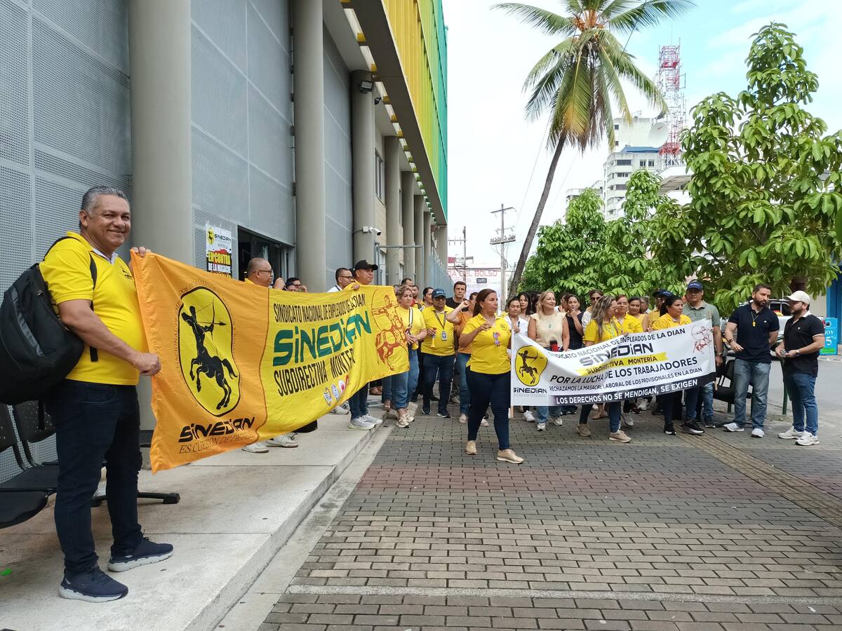 Trabajadores de la Dian protestaron en la Sociedad Portuaria de Barranquilla