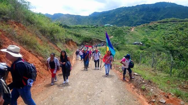 Las comunidades protestaron y repudiaron el daño que se está ocasionando en la fauna y los recursos hídricos del Macizo Colombiano. Foto: Alcaldía de La Vega