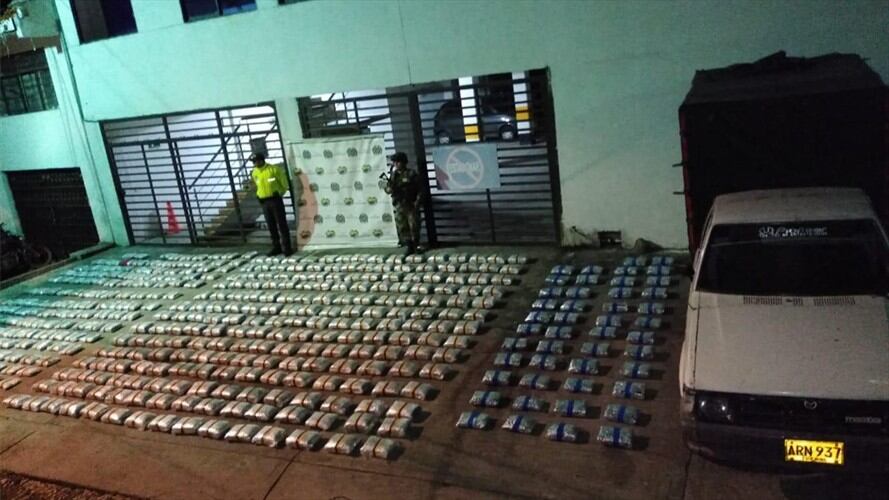 Las autoridades denunciaron que, durante el procedimiento, la población civil del sector realizó una asonada en contra de los uniformados. Foto: Ejército