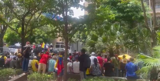 Sindicatos y docentes realizaron plantón en Barranquilla. Foto: WRadio.