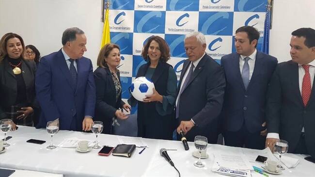 Por unanimidad, la bancada de congresistas y el Directorio Nacional del Partido Conservador decidió declararse como parte de la coalición de gobierno del presidente Iván Duque. Foto: Lucas Pombo (W Radio)