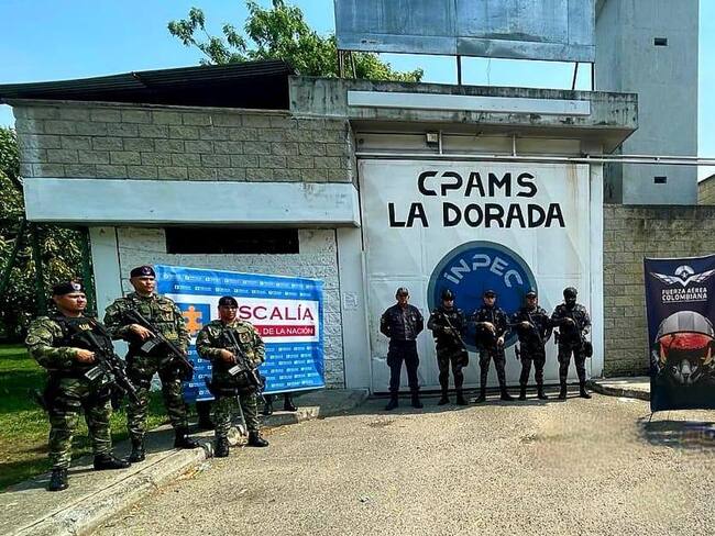 Gaula militar incautó más de 30 celulares en caletas, en la cárcel de la Dorada, Caldas. Foto: Cortesía