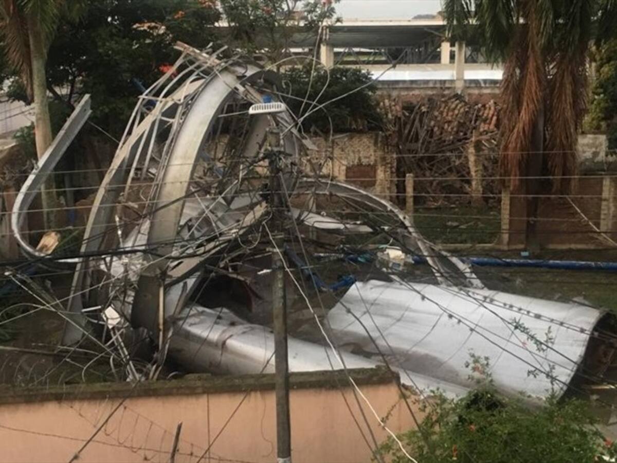 Desplome de tanque de agua afecta varias viviendas en Candelaria, Valle