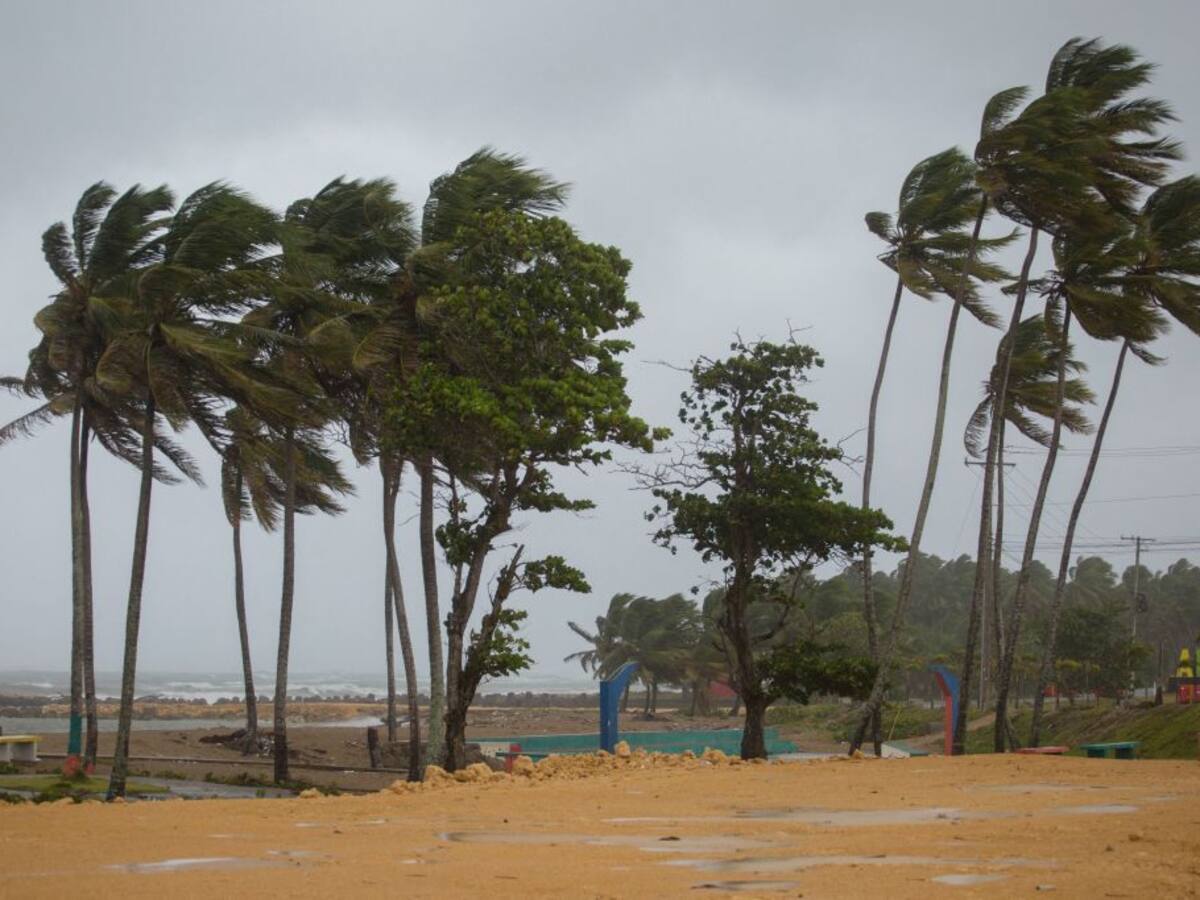 Biden prometió a Puerto Rico ayuda sustancial para abordar daños del huracán Fiona