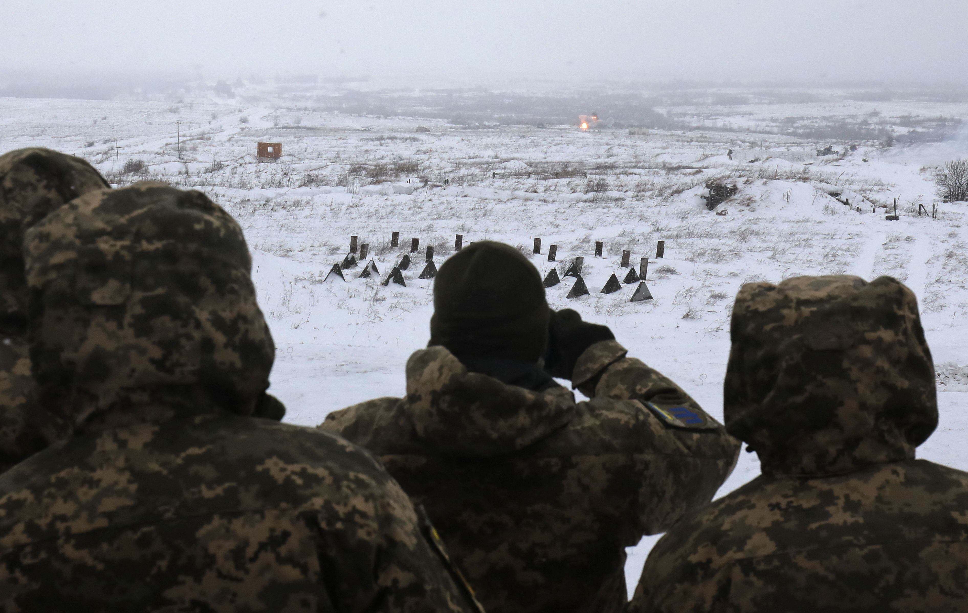 TOPSHOT - Ukrainian Military Forces servicemen attend a military drill with Next generation Light Anti-tank Weapon (NLAW) Swedish-British anti-aircraft missile launchers at the firing ground of the International Center for Peacekeeping and Security, near the western Ukrainian city of Lviv on January 28, 2022. - This month Britain, along with the United States and Baltic countries, agreed to send weapons, including anti-tank and anti-aircraft missiles, to Ukraine to bolster its defence capabilities amid fears of a Russian invasion. (Photo by AFP) (Photo by -/AFP via Getty Images)