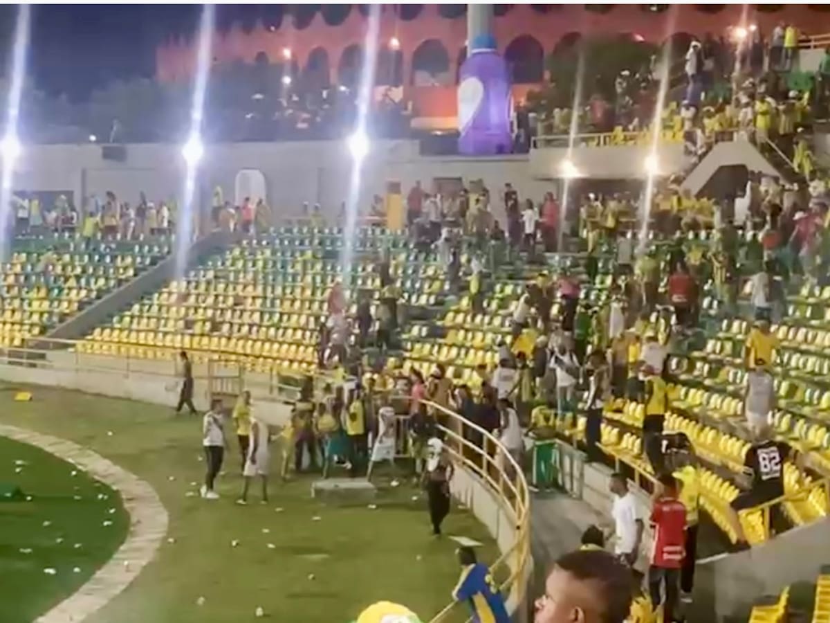 Hinchas del Real Cartagena protagonizaron desmanes en el estadio y ataque a bus de Transcaribe