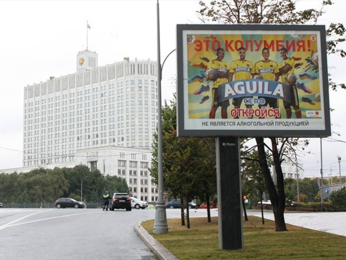 Con una imponente valla en Moscú, Águila celebra la clasificación de Colombia a Rusia 2018