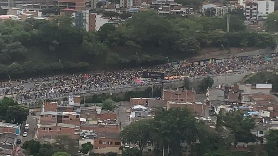 En disturbios y desmanes terminaron las manifestaciones de Floridablanca. Foto: Cortesía: Melissa Múnera