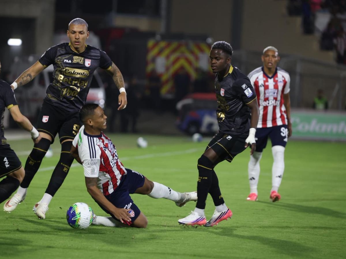 Santa Fe le quita al Junior la victoria sobre el final: resumen del empate en Barranquilla