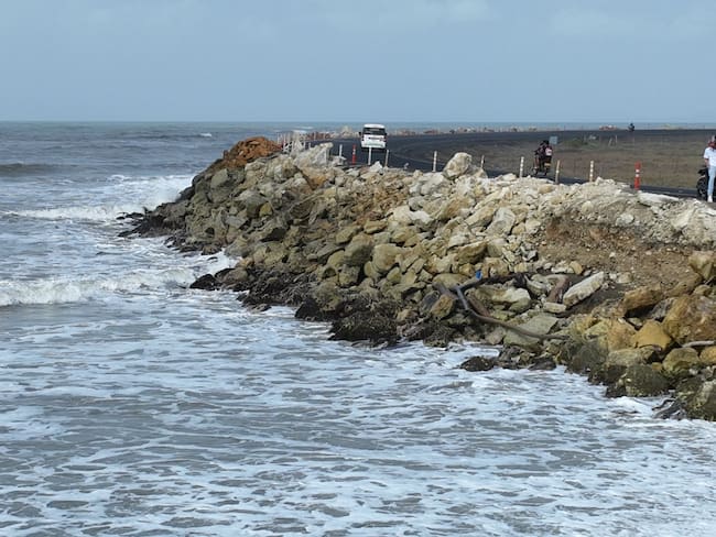 Erosión tiene en riesgo vía nacional. Foto: cortesía Alcaldía de Los Córdobas.