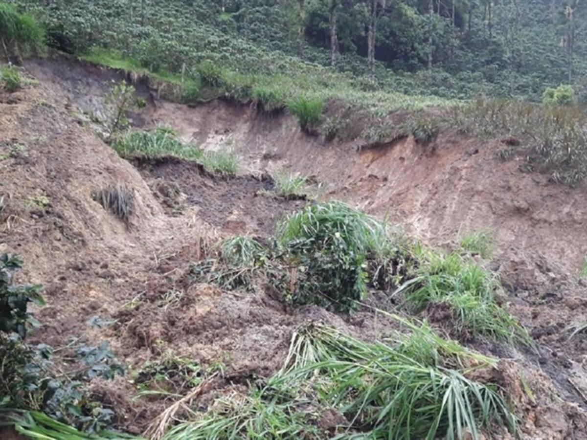 Seis viviendas fueron desalojadas en Chinchiná, Caldas, tras deslizamiento de tierra