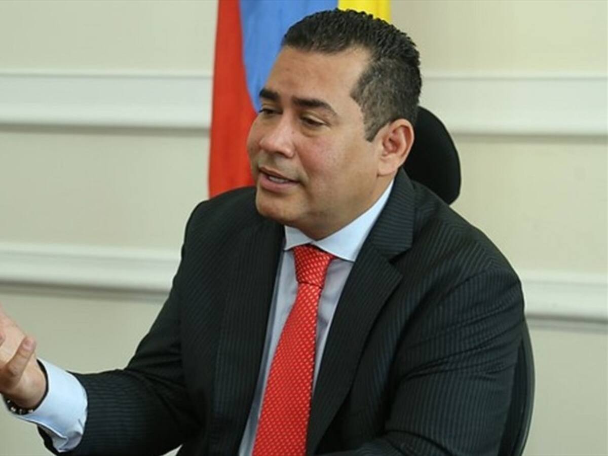 Presidente de la Cámara propone alternativa para bajar el IVA del 19 al 16%