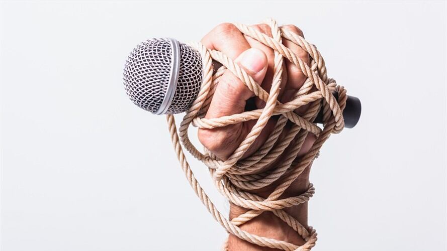 El senador Rodrigo Lara aseguró que es necesario proteger el ejercicio periodístico y la libertad de expresión de abogados y personajes públicos. Foto: Getty Images / SORAPOP