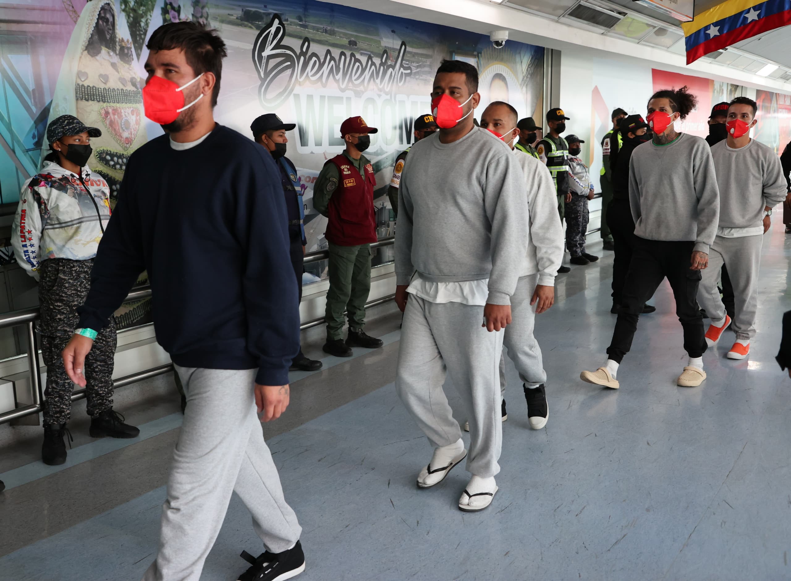 Migrantes venezolanos llegan a Caracas tras ser deportados desde Honduras. FOTO:EFE/ Ministerio de Interior Justicia y Paz 