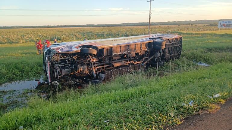 Bus accidentado en Paraguay. FOTO: ABC Paraguay