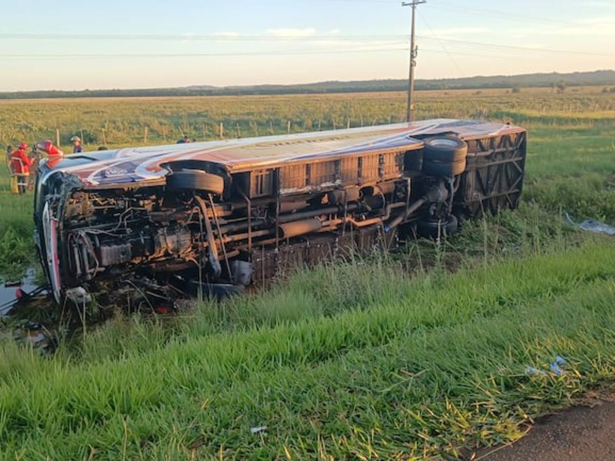 Al menos 2 muertos y 32 heridos dejó accidente de bus con estudiantes paraguayos desde Brasil