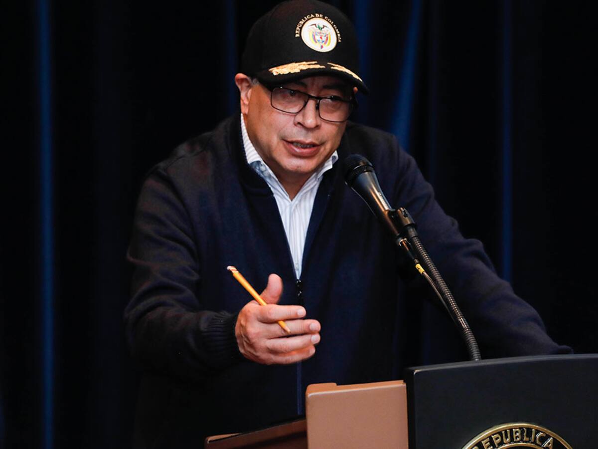 Petro propone presencia de integrantes de frentes regionales del ELN en mesa de diálogos