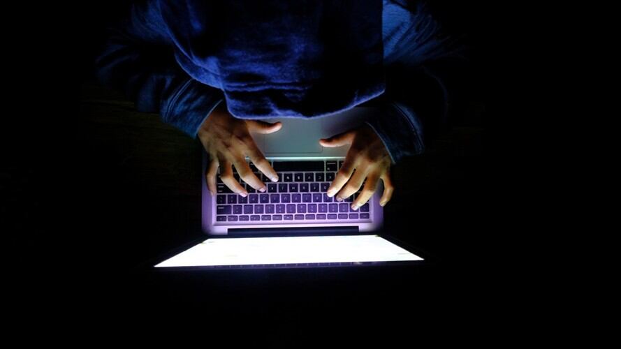 La Corte determinó que aunque no haya contacto físico, la presión implementada a una persona para ser registrada desnuda es un delito sexual.. Foto: Getty Images