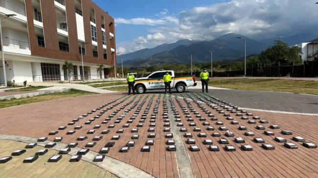 Incautación del cargamento/ Policía