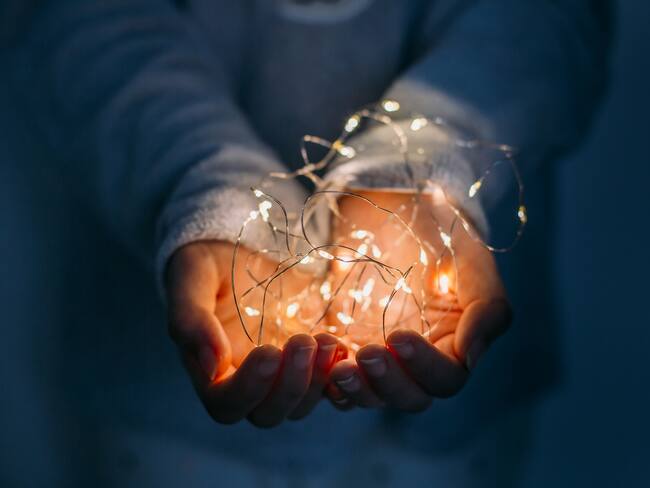 Imagen de referencia de luces de Navidad. Foto: Getty Images.