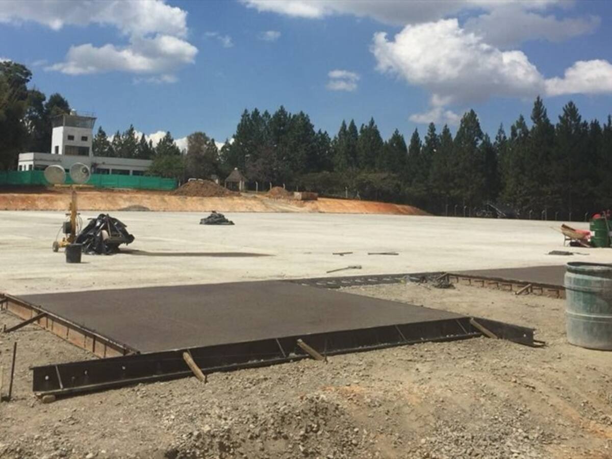 Desalojan a familia que vivía en torre del aeropuerto de San Gil