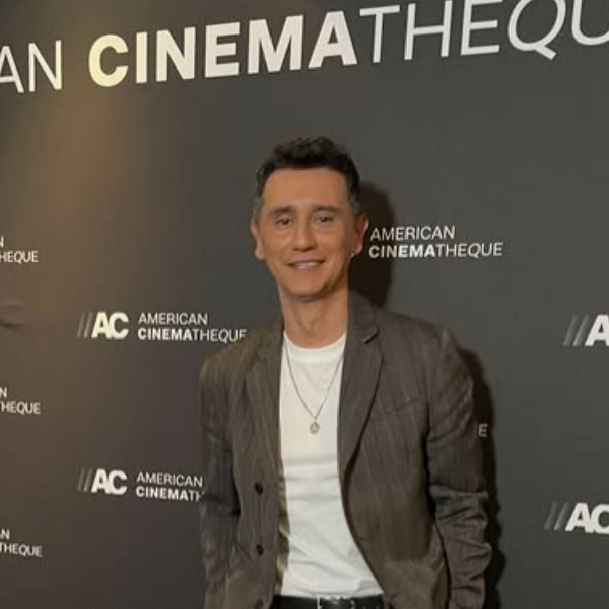 “No fue fácil, fue un reto para mí como actor”: Carlos Manuel Vesga por su papel en ‘Pluribus’