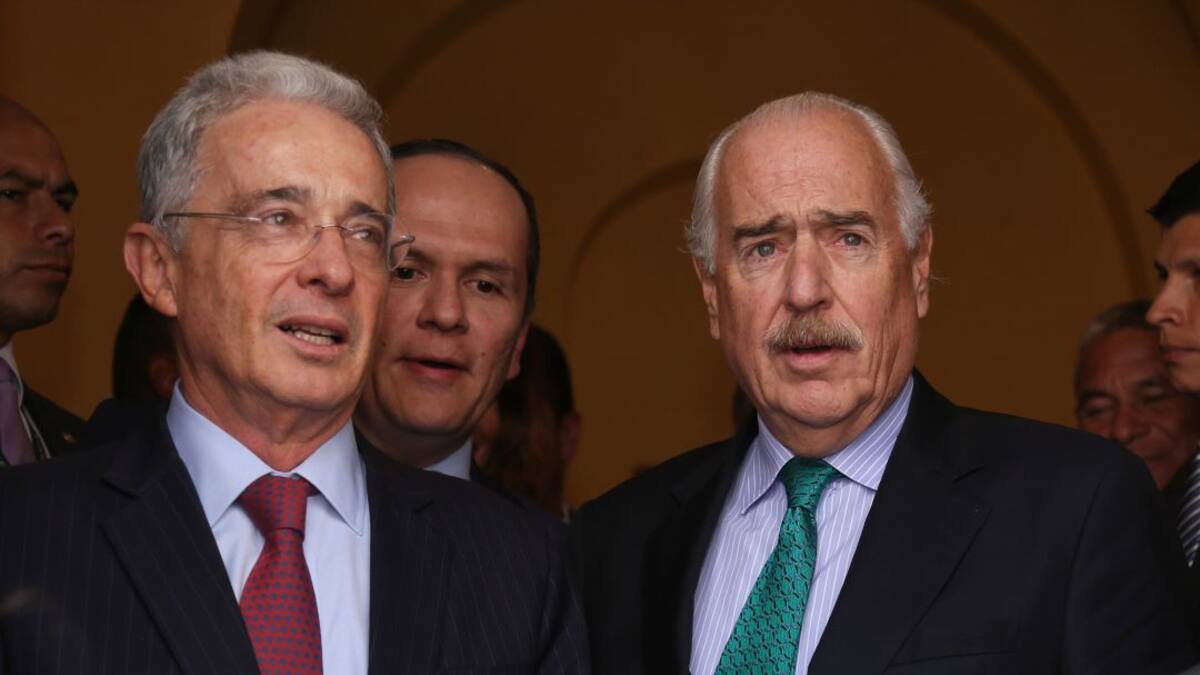 Uribe y Pastrana piden a Petro explicar relación con el Cartel de los Soles tras crisis con EE.UU.