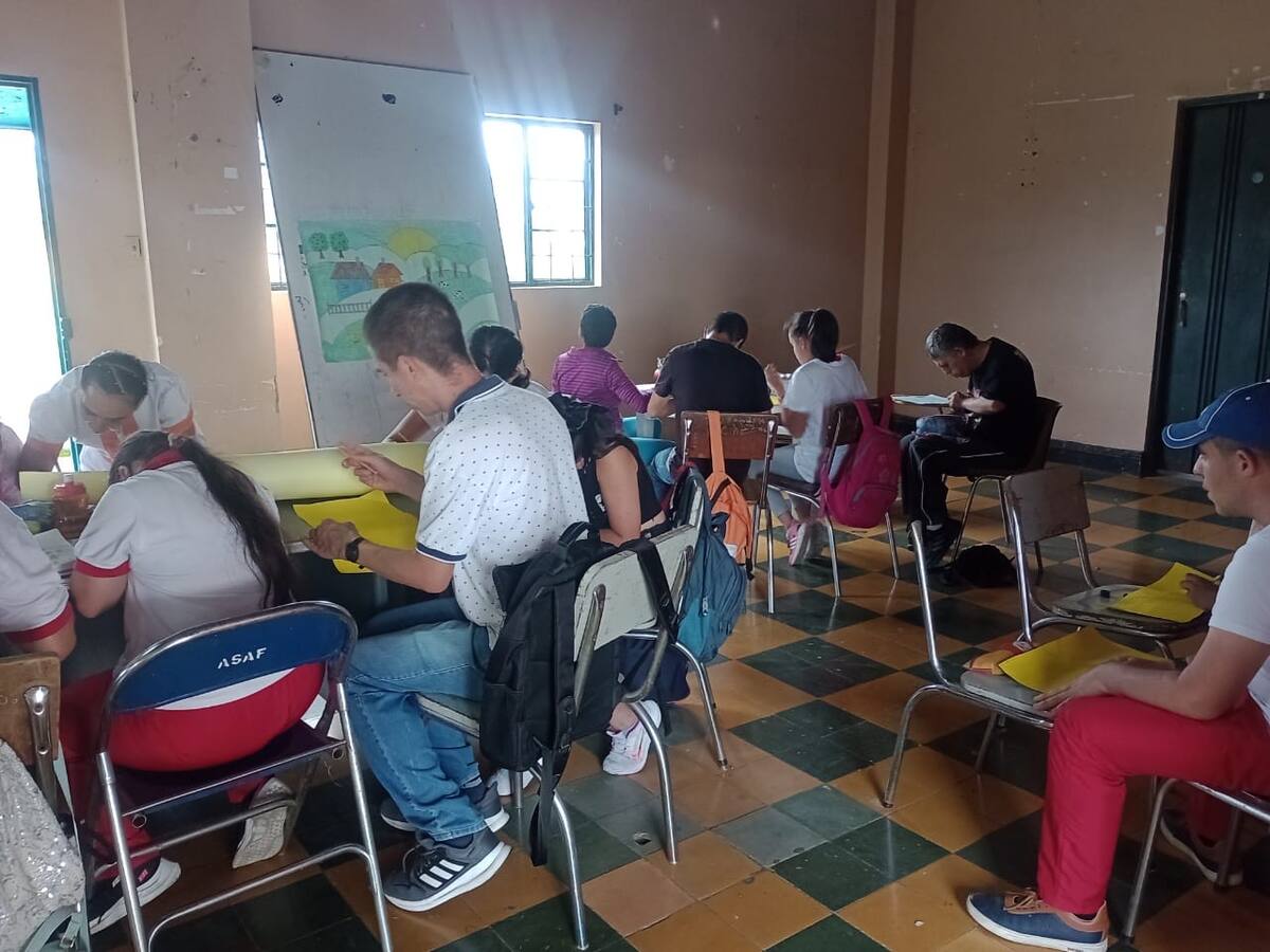 Soluciones W: Oyente dona instrumentos para banda marcial en Sevilla, Valle