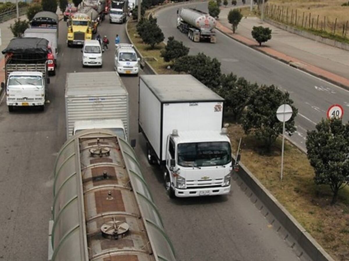 Colfecar rechaza decisión que les hará pagar un peaje extra en la vía Bogotá-Medellín
