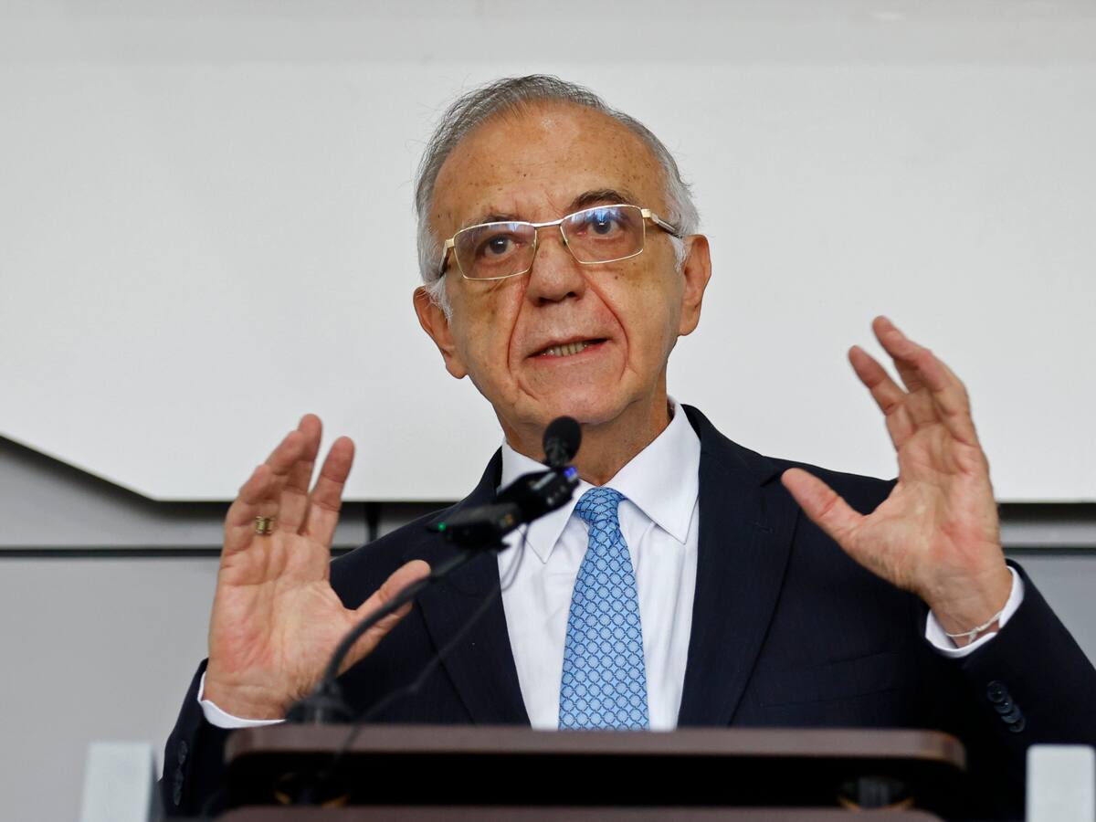 Iván Velásquez recibió el beneplácito como embajador de Colombia ante el Vaticano