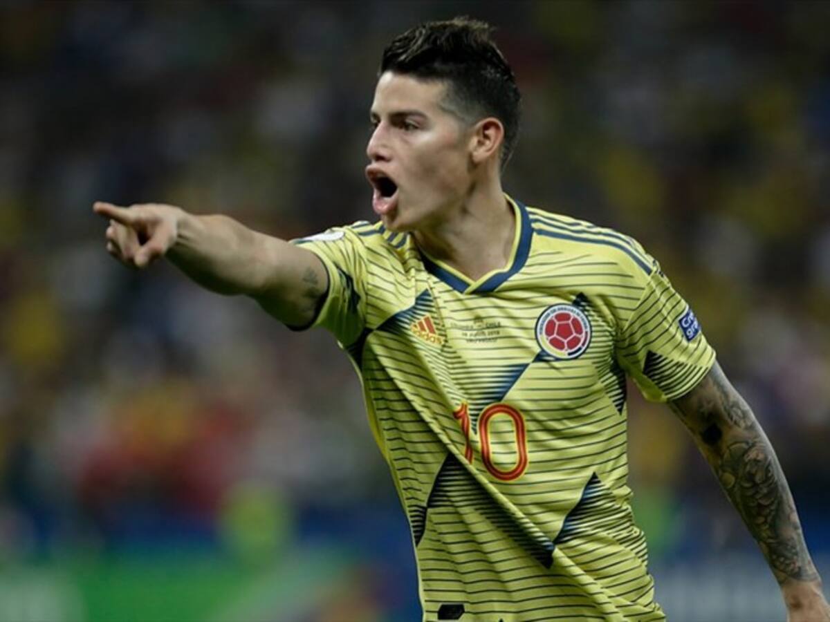 James Rodríguez se lució mostrando su habilidad con el baloncesto