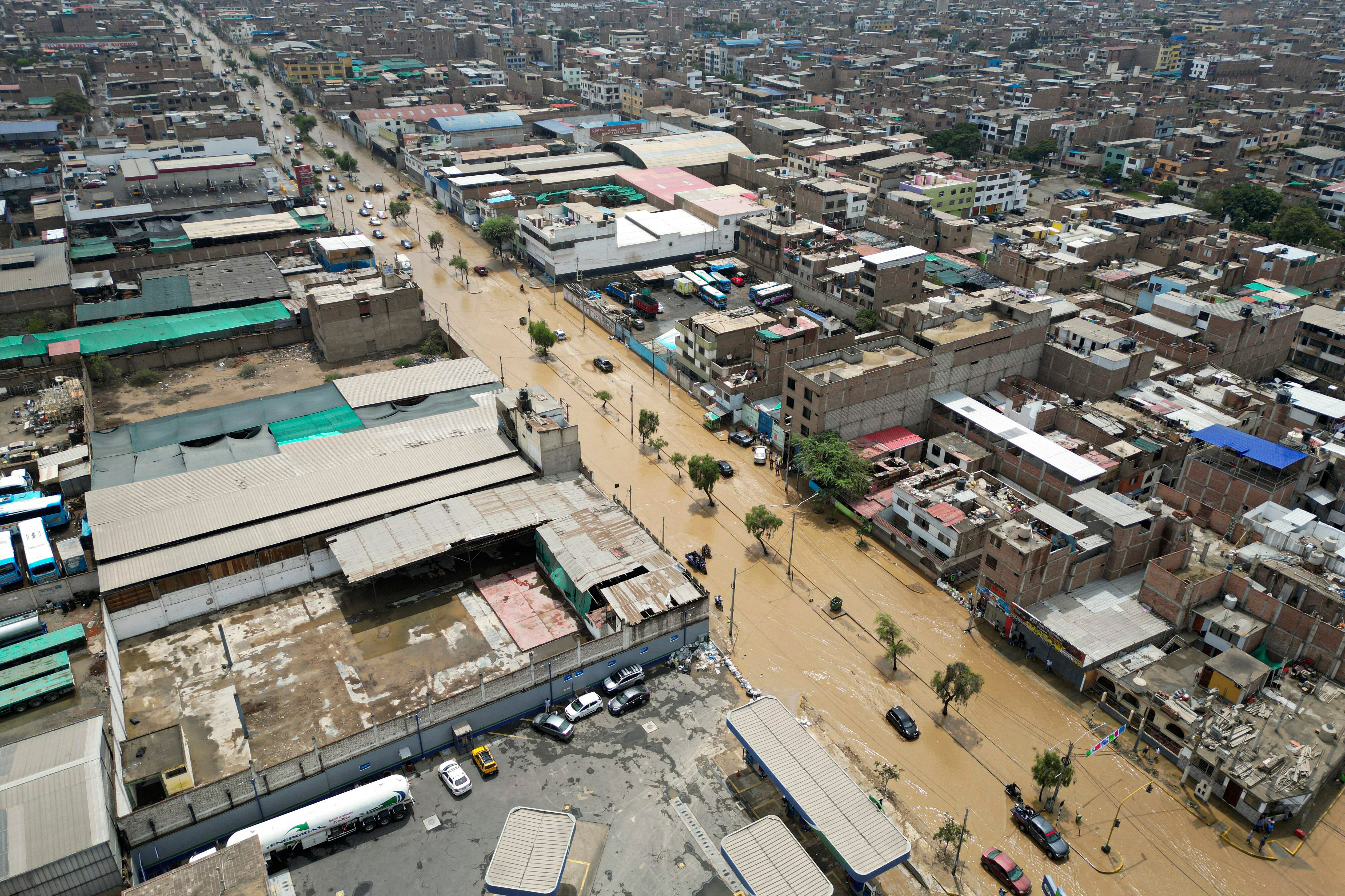 Desbordamiento en Perú. Foto: STEFFANO PALOMINO/AFP via Getty Images.