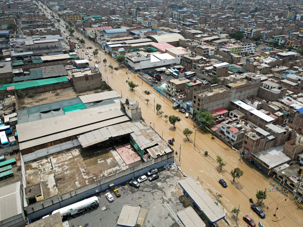 Desbordamiento de río deja dos menores muertos y cinco desaparecidos en sierra de Perú