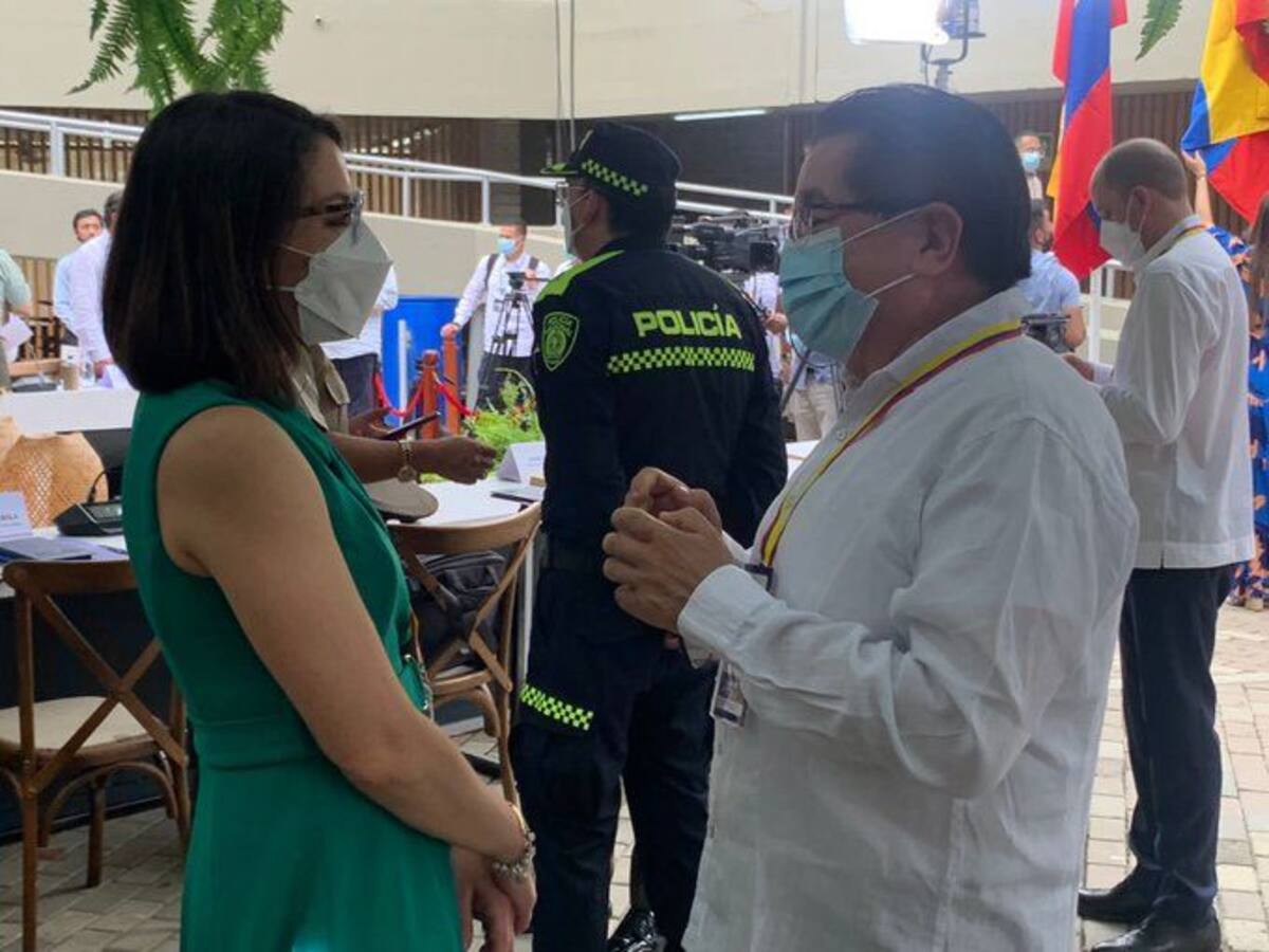 Colombia y Ecuador homologan su certificado de vacunación contra la COVID-19