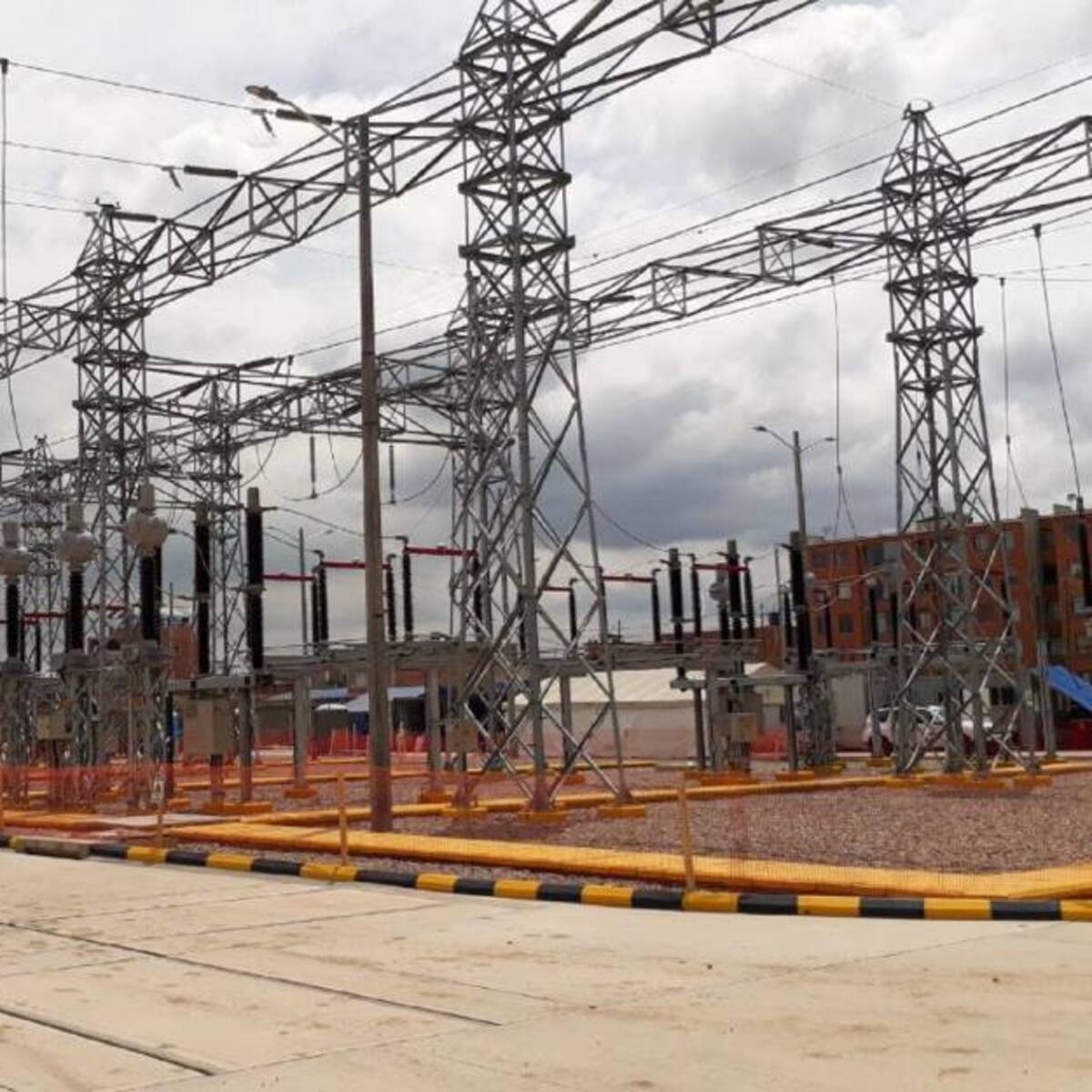 Empresas generadoras de energía adoptan medidas para aliviar situación de usuarios