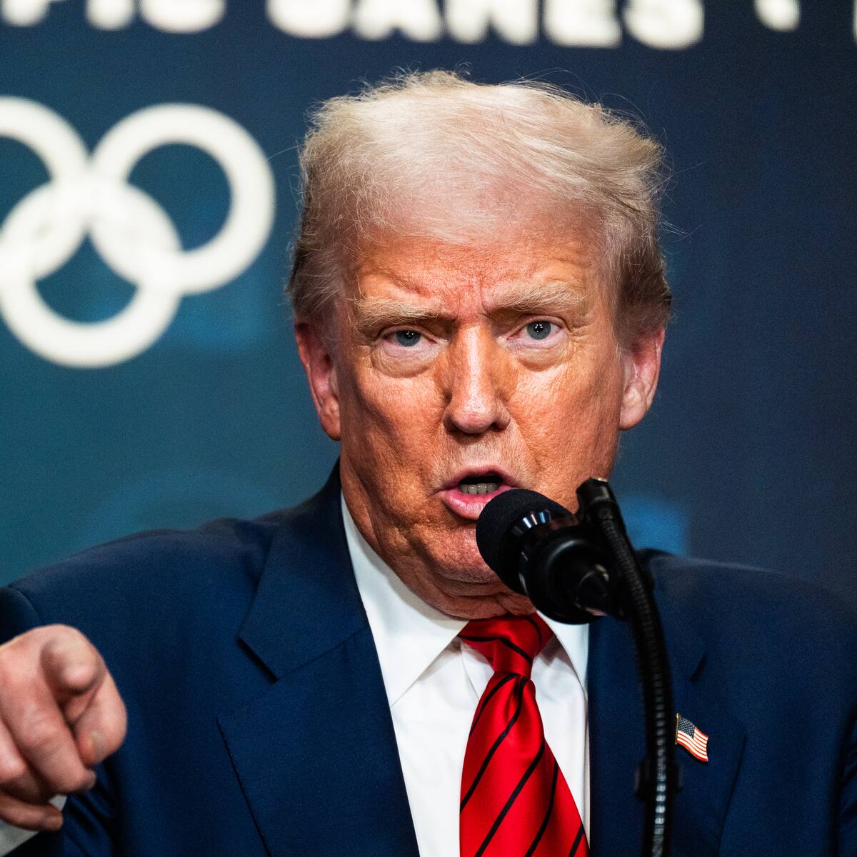 Entran en vigor los nuevos aranceles de Donald Trump y arrecia la guerra comercial con sus socios