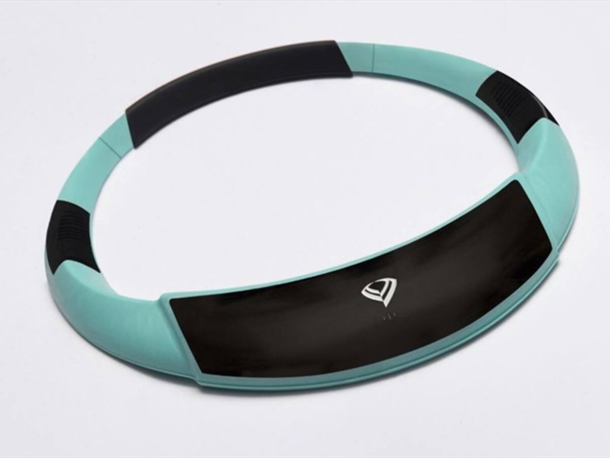 Así funciona ‘NekOne’, el collar que sirve como audífonos