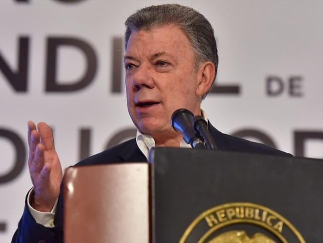 Esta alusión al controvertido muro de Donald Trump la expresó el presidente Juan Manuel Santos en diálogo con Bill Clinton, exmandatario de los EE.UU.. Foto: Colprensa