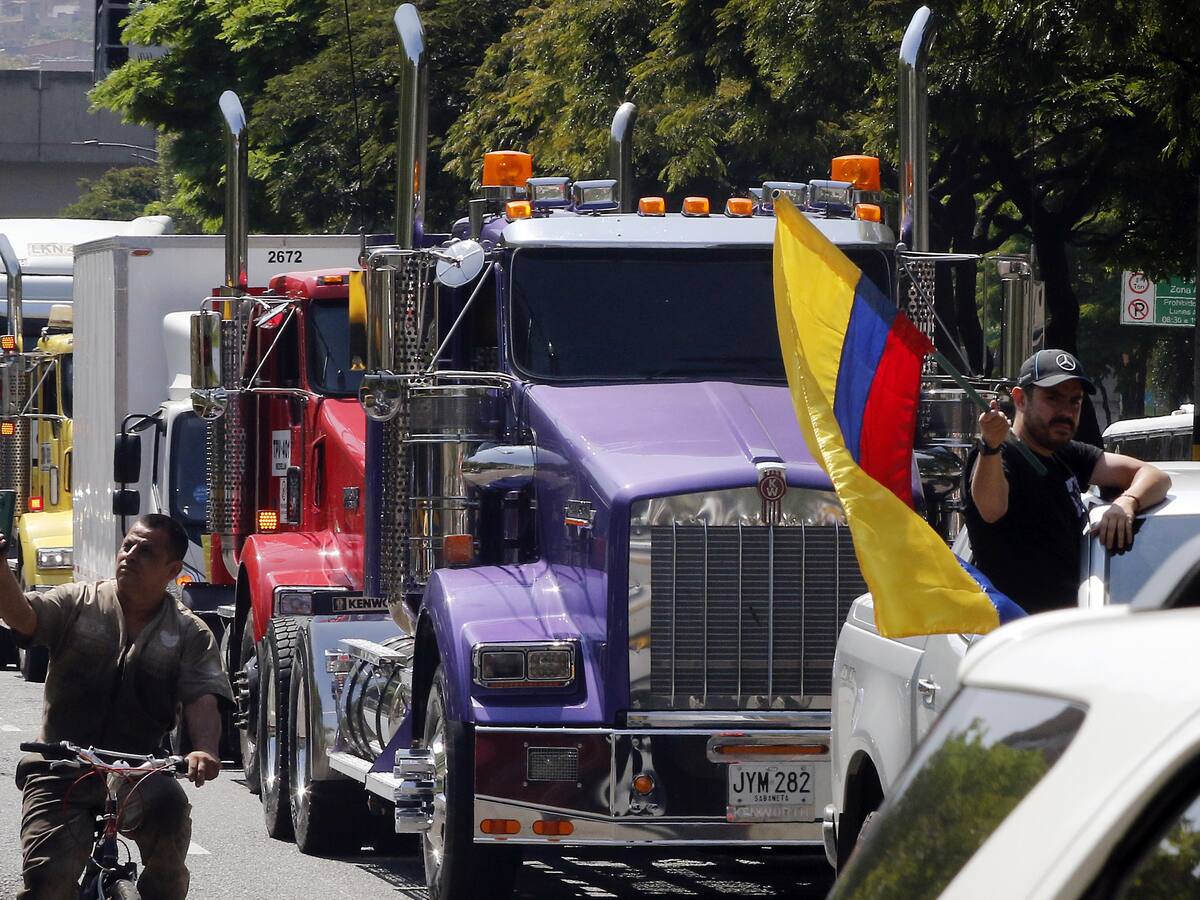 Vías en Antioquia: bloqueos intermitentes en Autopista Medellín - Bogotá en paro camionero