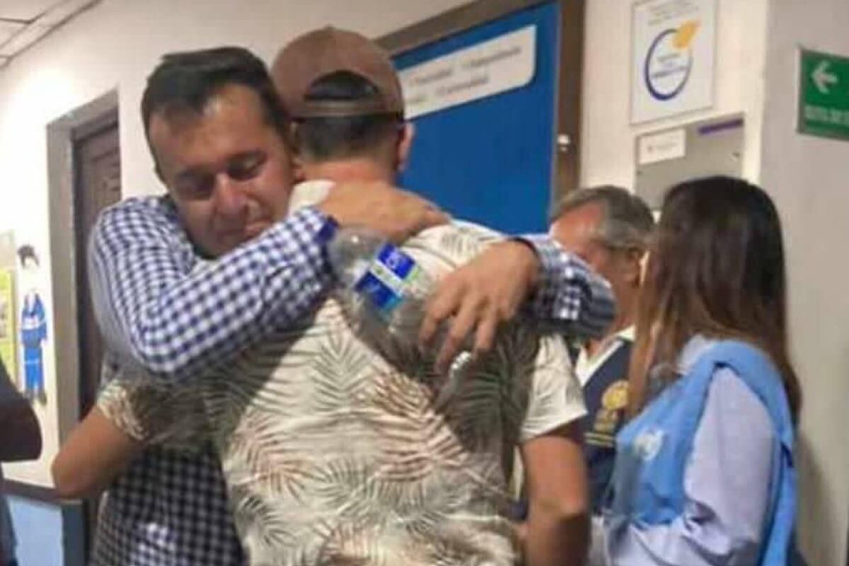 El secuestrado ya se reunió con su familia | Foto: Alcaldía de Rosas
