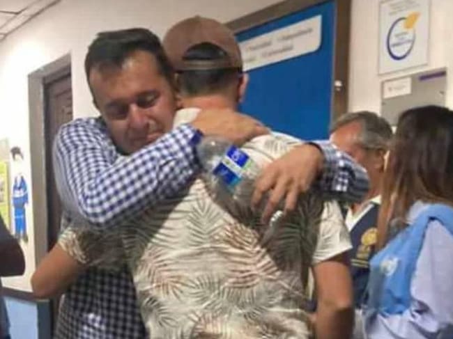 El secuestrado ya se reunió con su familia | Foto: Alcaldía de Rosas