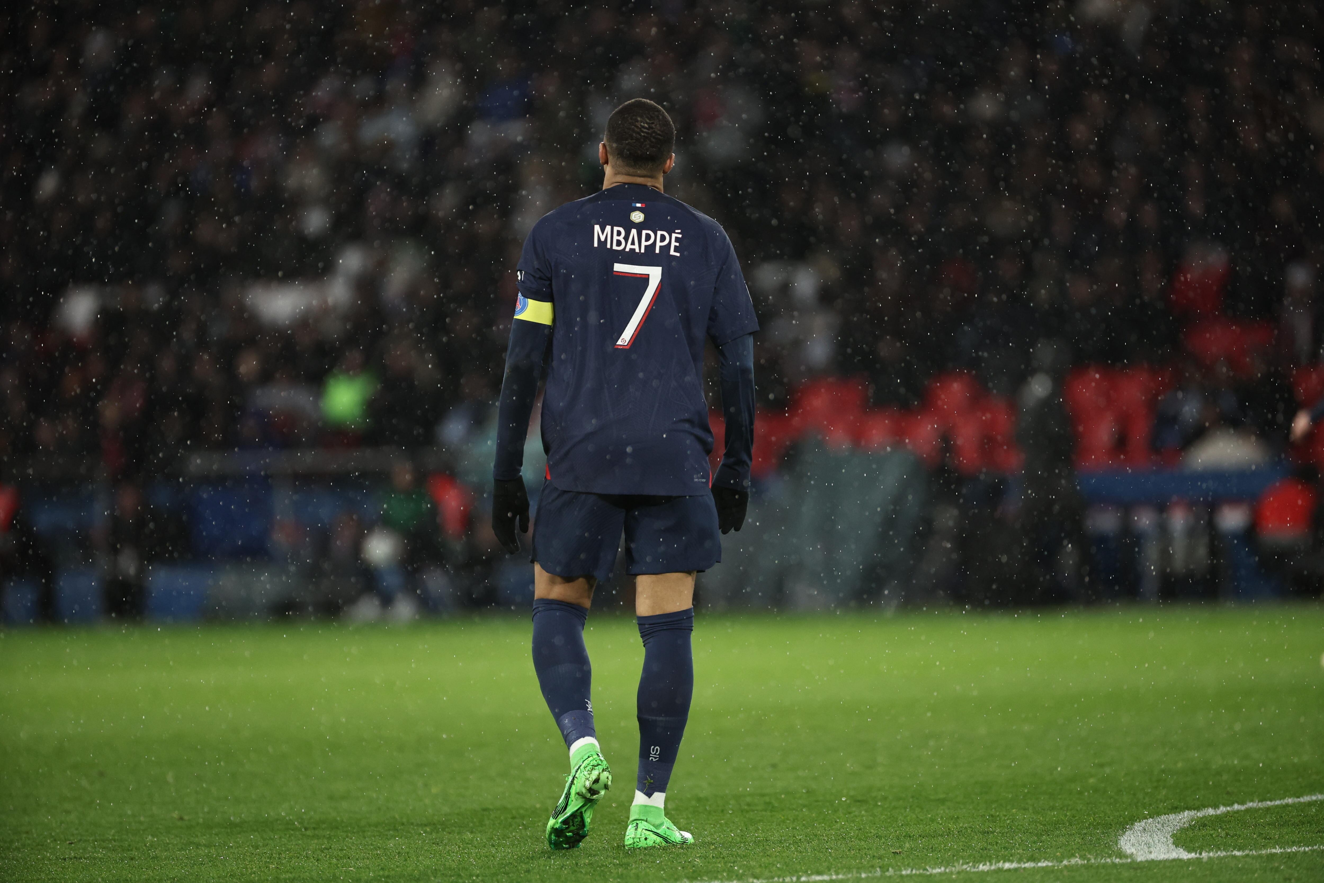 Paris (France), 25/02/2024.- Paris Saint Germain's Kylian Mbappe reacts during the French Ligue 1 soccer match between Paris Saint Germain (PSG) and Rennes in Paris, France, 25 February 2024. (Francia) EFE/EPA/CHRISTOPHE PETIT TESSON