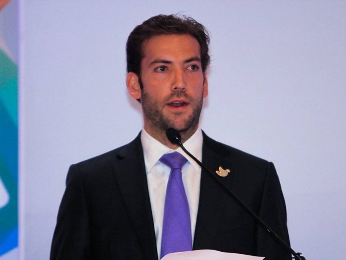 Martín Santos sale en defensa de su padre y crítica a Pastrana