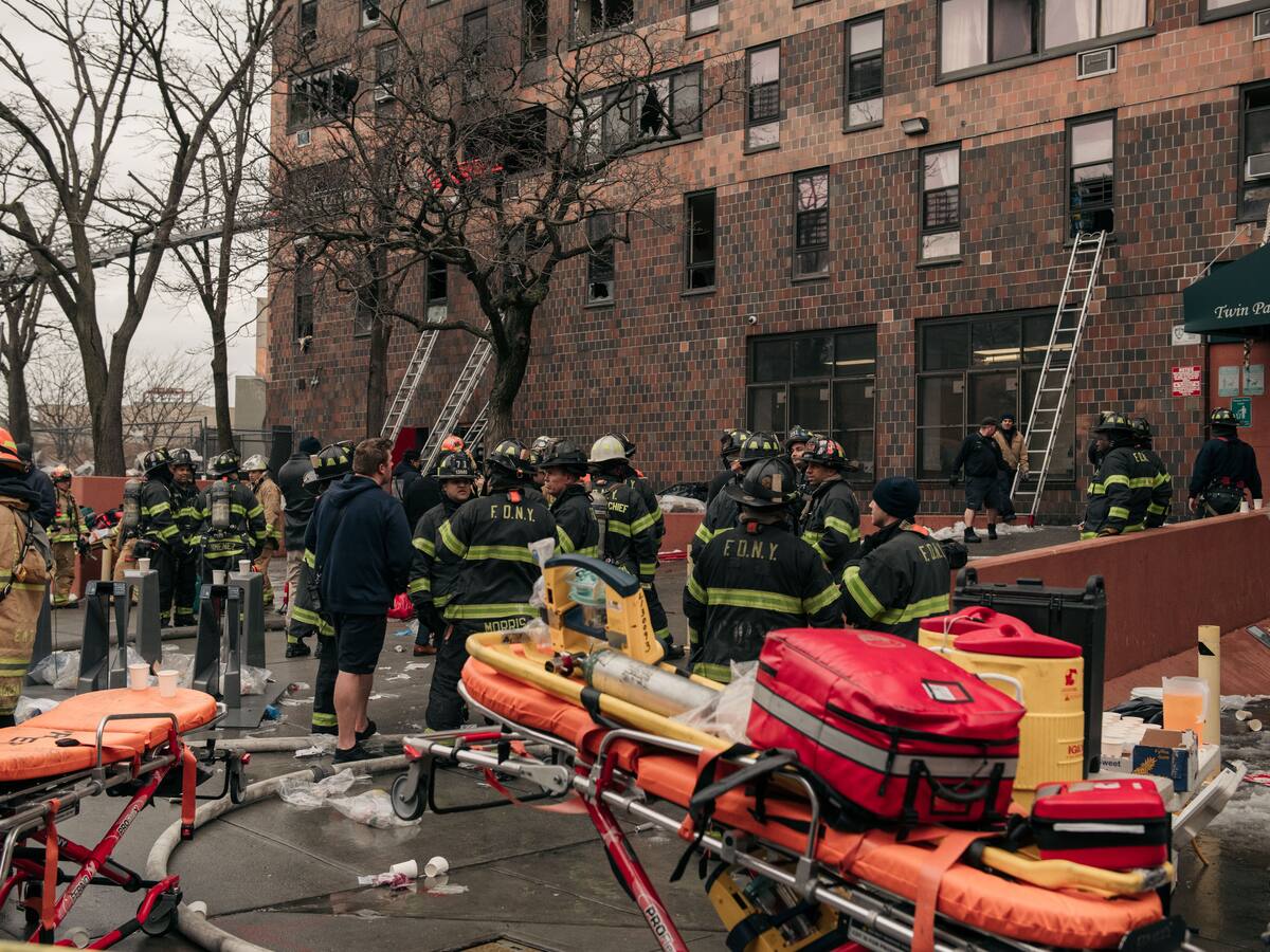 “No tengo a donde ir ni tengo ropa”: afectada por el grave incendio en un edificio en Nueva York