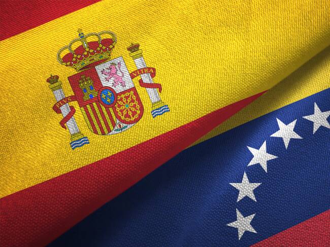 Banderas de España y Venezuela. Foto: Getty Images.