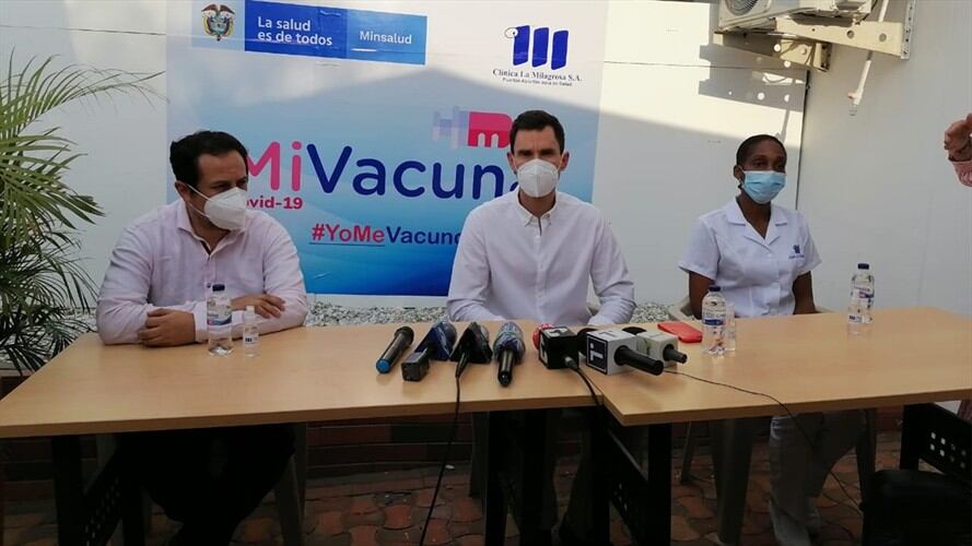 Marcadas diferencias políticas fueron evidentes en el inicio de la vacunación en Santa Marta. Foto: W Radio