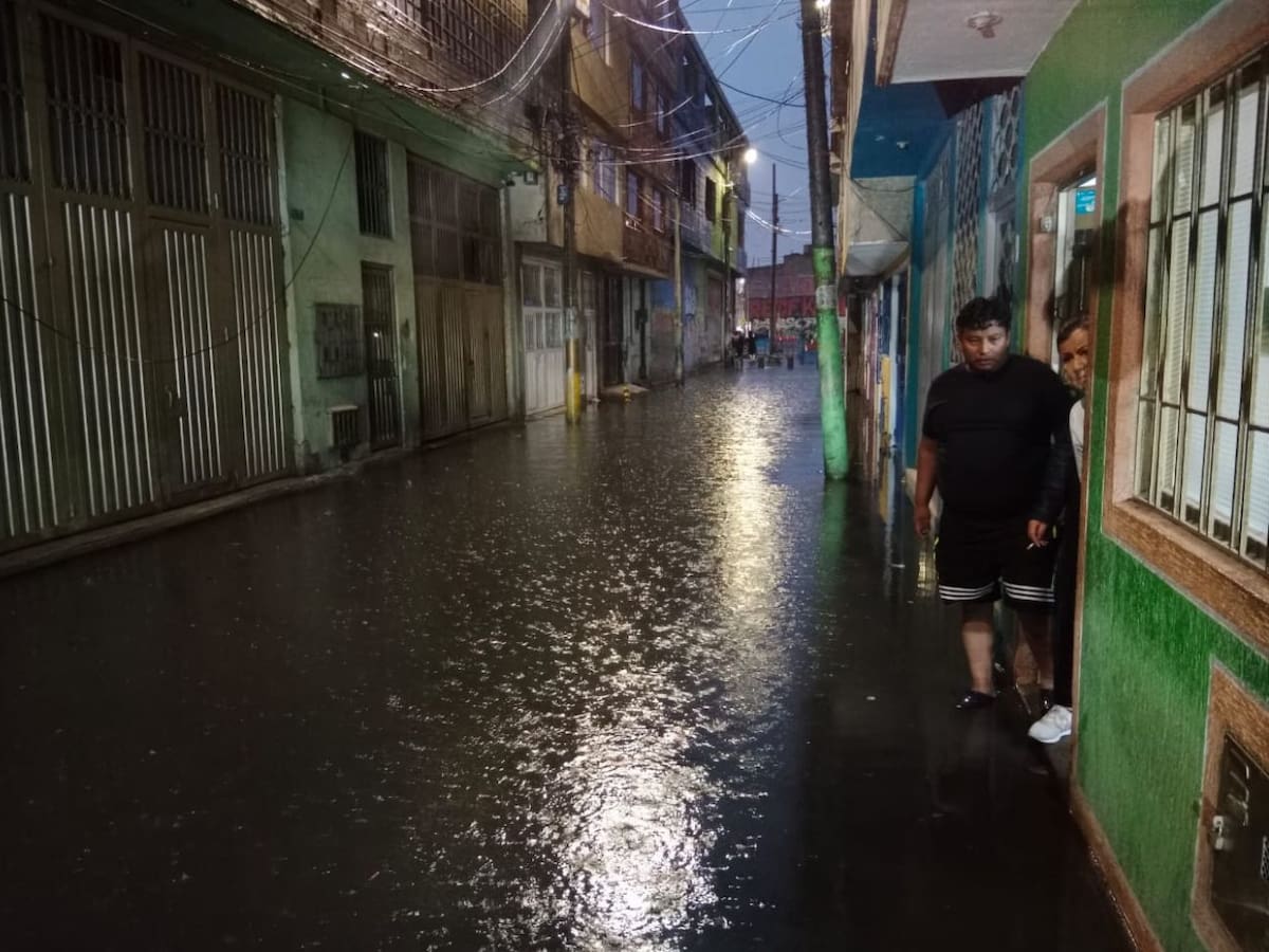 Viviendas resultaron inundadas en Kennedy tras fuertes lluvias varias en Bogotá
