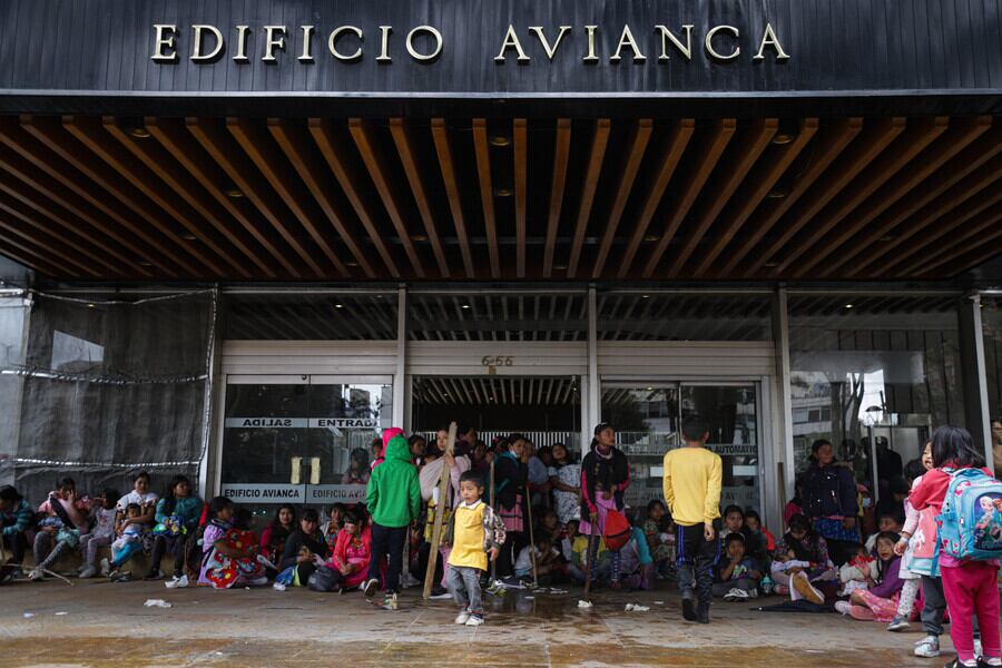 Indígenas embera en Bogotá. Foto: Colprensa.